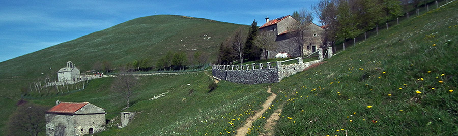 Vista verso la Chiesetta del Linzone